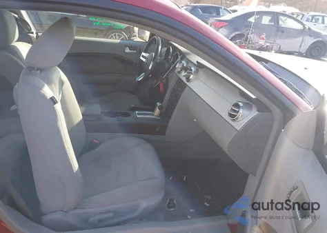 2009 Ford Mustang V6/V6 Premium z USA, uszkodzony, nr VIN 1ZVHT80N695137977